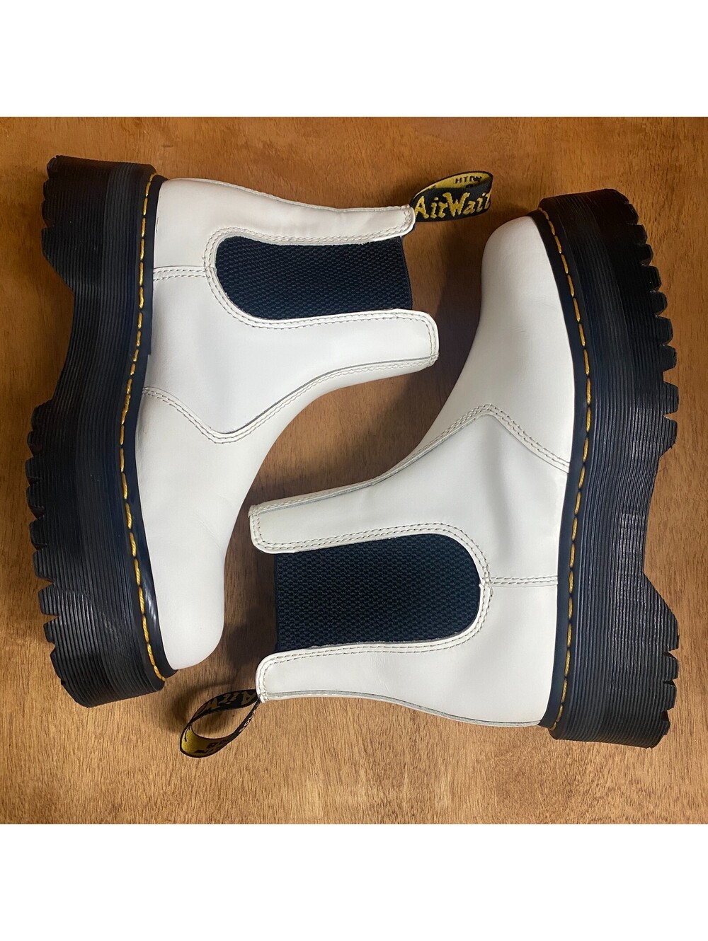 Dr Martins 2976 Quad Platform Chelsea Boots Smooth White Leather Women 8 AirWair - Picture 2 of 15